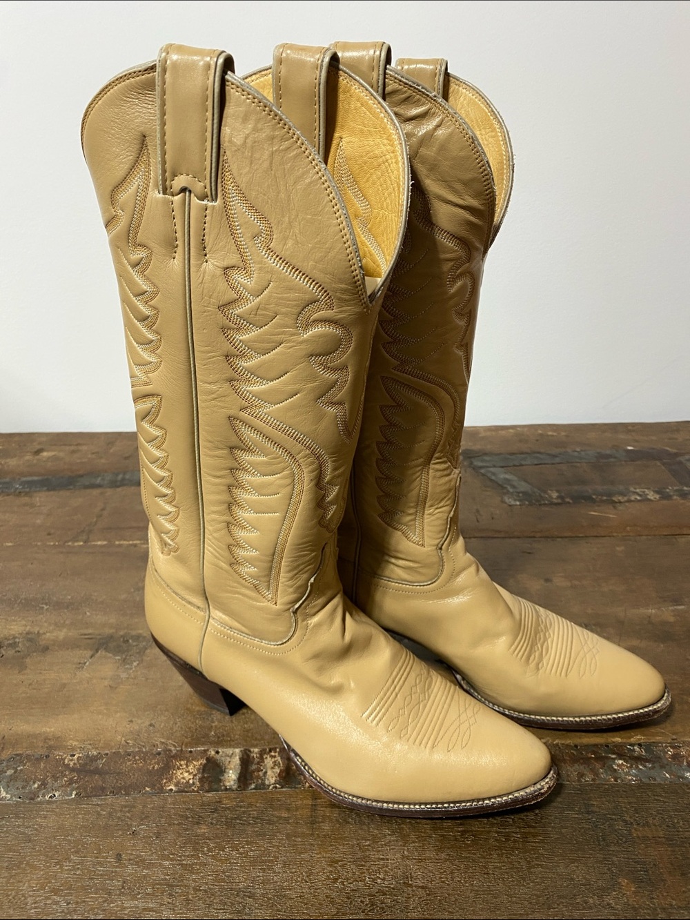 Vintage Justin Boots Tan Leather Women's Cowboy Heeled Boots